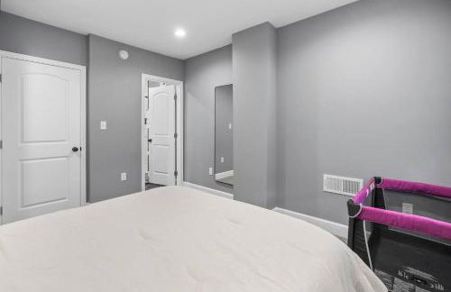 Charming Home Parking, Sleeps 10, WFH Space - Foto 9