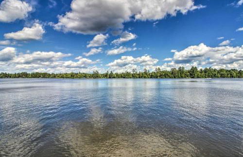 Winter Lake Escape with Access to Ice Fishing! - Foto 39