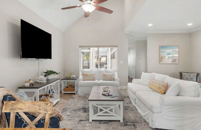 Pelican Retreat by Avantstay 5 Mins TO Beach Pet Friendly w/ Pool & Bbq! - Foto 7