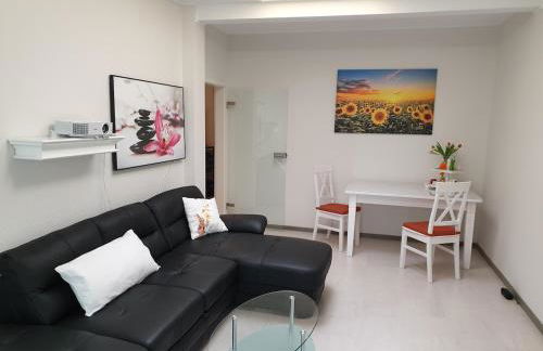 Ferienhaus mit Sommerpool, Terrasse und Glashaus - Foto 3