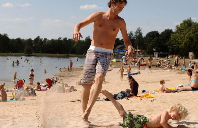 Modern Lodge With Dishwasher, Near Helmond - Photo 25