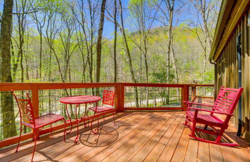 Spring Creekside Getaway at Whittier Cabin with Deck - Foto 3