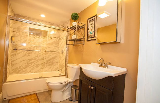 Lux Condo Near Boston - 3 King Beds 2 Bath-parking - Foto 21