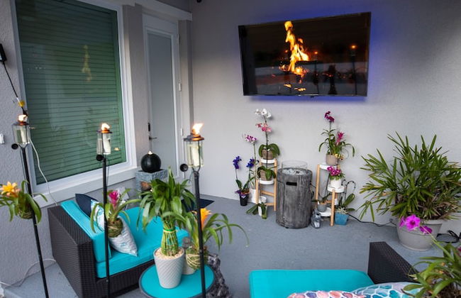 Brand New Modern Pet Friendly Zen Home W/ Private Home Theater & Hot Tub! 2 Bedroom Home by RedAwning - Photo 46