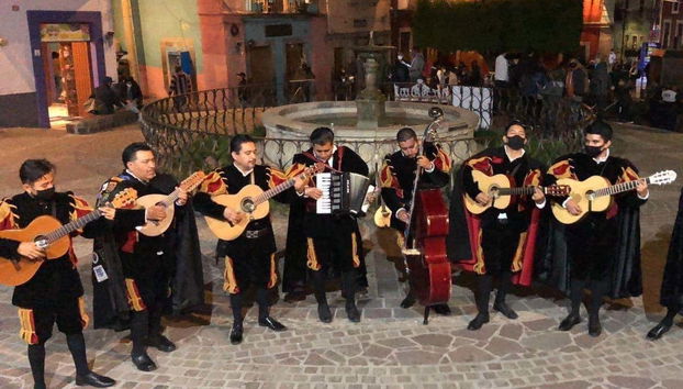 Escuchando buena música