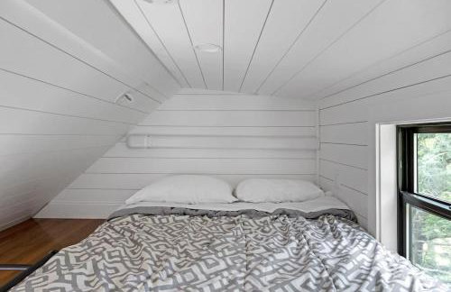 Haven Tiny House w hot tub on river near Stowe - Foto 8