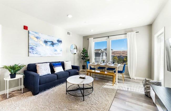 Chic Apt w Jacuzzi Pool BBQ Mountain Views - Foto 1