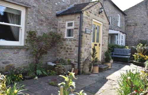 Corner House - Photo 3