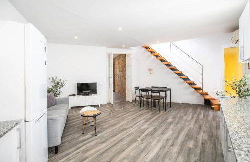 31ARA1092- Newly Refurbished 2BR Flat in the Gothi - Photo 6