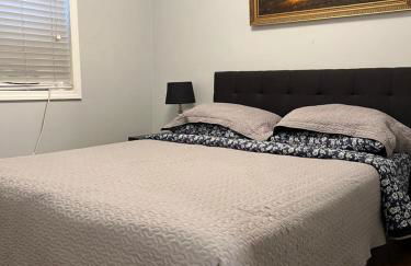 5 Bedroom Huge House in Best Location Parking Fireplace Back Yard - Foto 35