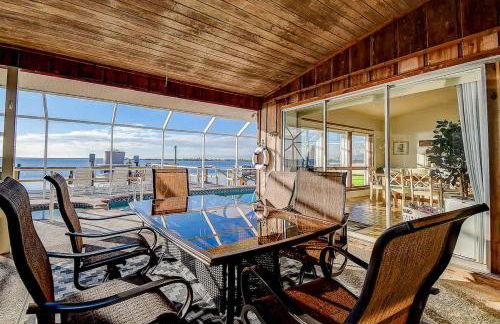 Family Waterfront 4BR Home Heated Pool Private Pier - Photo 13