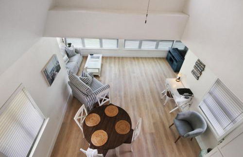 Watch the Sunrise on Lake Louisa - Foto 15