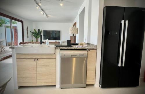 Off-grid Luxury Villa with Tikibar by the pool. - Photo 11