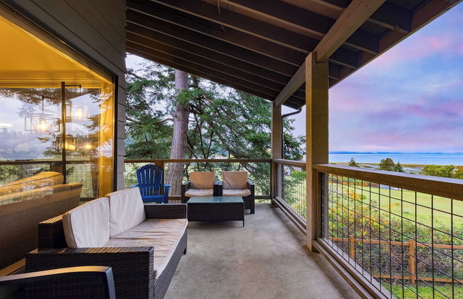 Windswept by Avantstay Water Views, Covered Deck, Walk to the Beach - Photo 3