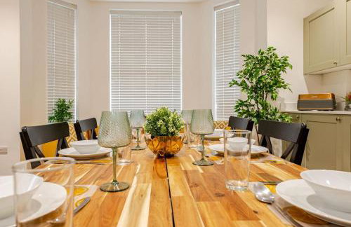 Brand New Apt - Beach Breeze Spacious 1-Bedroom Apartment with parking - sleeps 4 ppl- internet - Foto 27