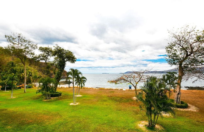 Elegant 3BR Beachfront Condo with Spacious Interior, Ocean-View Terrace & Direct Access to Playa Flamingo - Photo 26