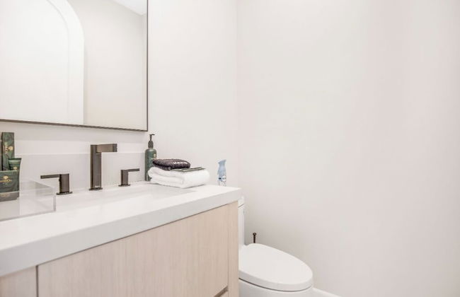 Villa Camellia - Charming 5 BR Home in the Heart of Studio City - Photo 49