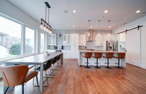 Modern Rooftop Townhome w Hot Tub & Skyline Views - Photo 4