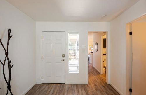 Charming Sonoma Cottage 2BD and 2BA Close to Plaza - Foto 26