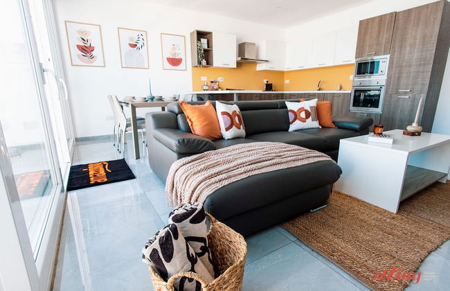 Seafront Penthouse With Unobstructed Sea Views - Photo 2