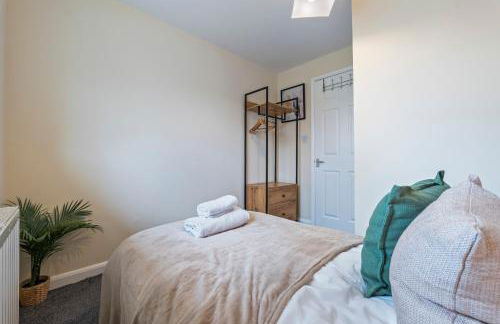 Spacious 3-Bed Home with Driveway Parking - Gloucester - Foto 31