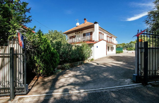 Spacious First Floor Accomodation With 2 Apartments, Near the Beach - Foto 1