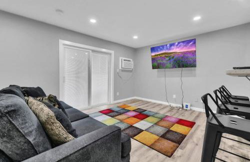 Peaceful 2BR Hideaway Close to Dining and Events - Photo 12