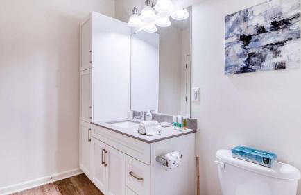 Luxury Modern Apt with Patio - Foto 25