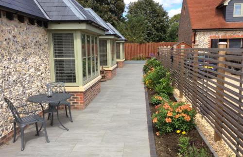 Blundens Holiday Lets - Ffos Las - Photo 17