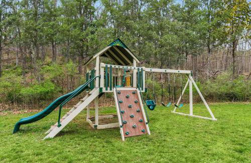 Renovated cabin w hot tub & deck - Foto 36