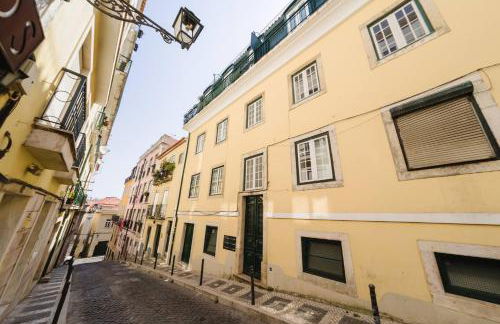 Chiado Gem Private Pool & Patio Retreat - Photo 12