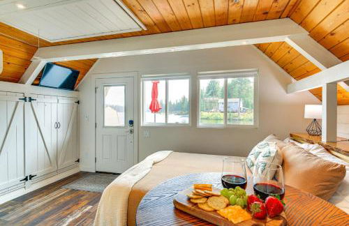 Steps to Sacheen Lake Cute Studio Cabin with Deck - Foto 10