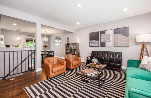 Mid-Mod Marvel Central Game RmWet Bar Patio - Foto 8