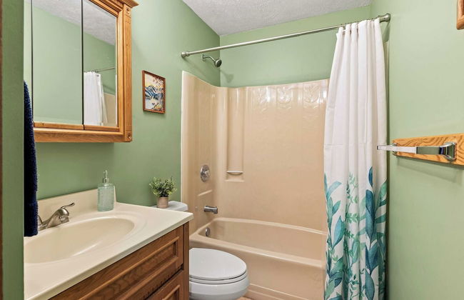 Hygge Home by Avantstay Deck for Outdoor Living, Fire Pit, Game Table - Photo 15