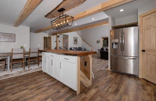 Boone Getaway Dog Friendly, Hot Tub, Fire Pit! - Foto 16