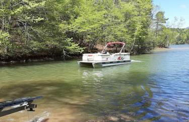 1 Bedroom Log Cabin on Lake James-Private Resort Amenities - Foto 10