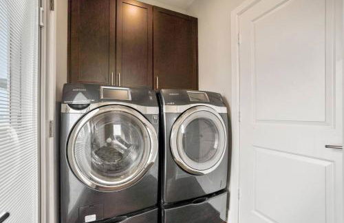 Posh Dtwn/Midtown Home w Stunning Roof-Top Terrace - Foto 48