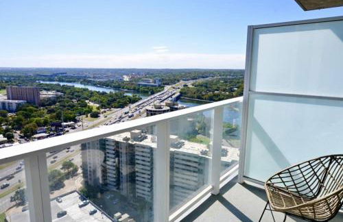 Luxury 1BR with Views, Rooftop Pool and Walk To Rainey St. - Foto 22