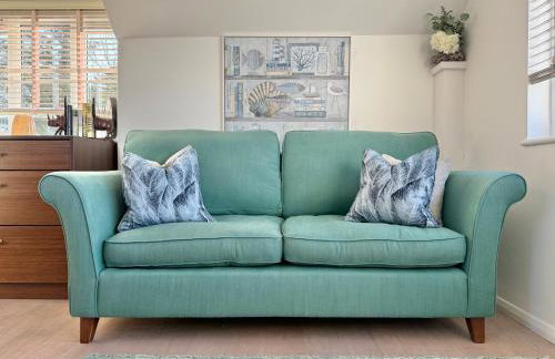 One bed Character Cottage with Parking and Garden - Photo 3