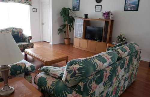 Three-Bedroom House in Clear Creek - Photo 7