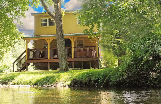 Yellow Cabin On The River 2 Bedroom Cabin by RedAwning - Photo 1