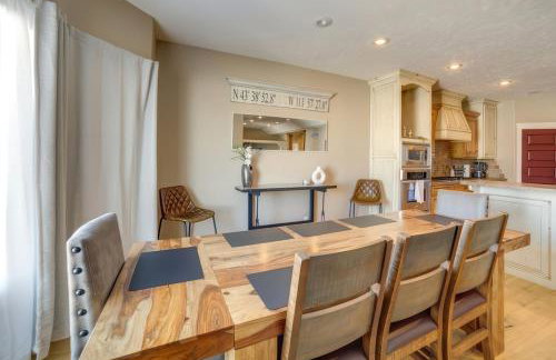 Rigby Gem with Hot Tub Theater Game Room Grill - Foto 25