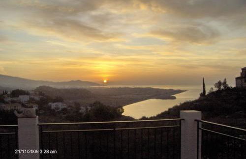 La Torrecica, con carácter andaluz y magníficas vistas al mar y Sierra Nevada - Photo 27