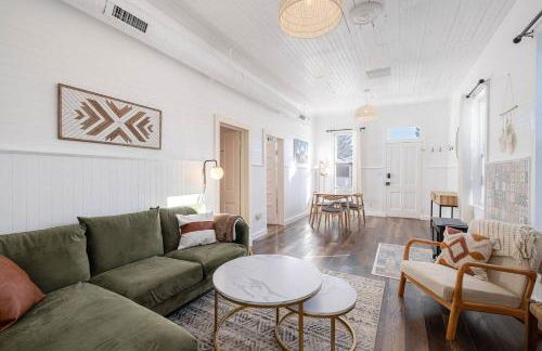 Historic Boho Brothel Lake Retreat Fast Wifi - Foto 2