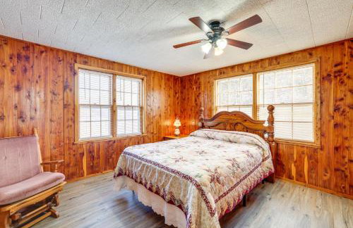 Authentic Log Cabin in Pineville ~ 2 Mi to River! - Foto 16