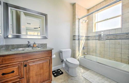 Luxe Wine Country Estate with Orchard-Facing Balcony - Foto 17