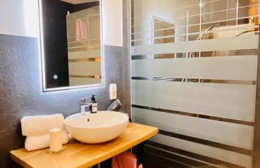 Boutique Apartment - Photo 23