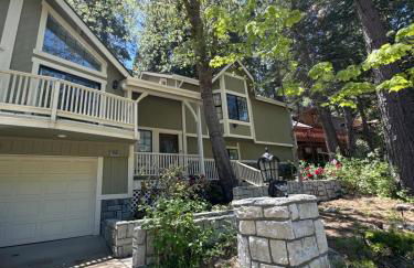 Woodsy Chic Family-Friendly Spacious Getaway - Foto 34