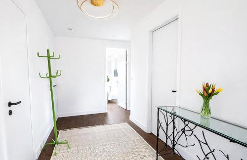 City Centre Roof Terrace Penthouse with Parking - Photo 21