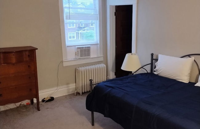 The Carew House Sleeps 10 Fenced 4BR Full Kitchen Steps2 YCP - Foto 3